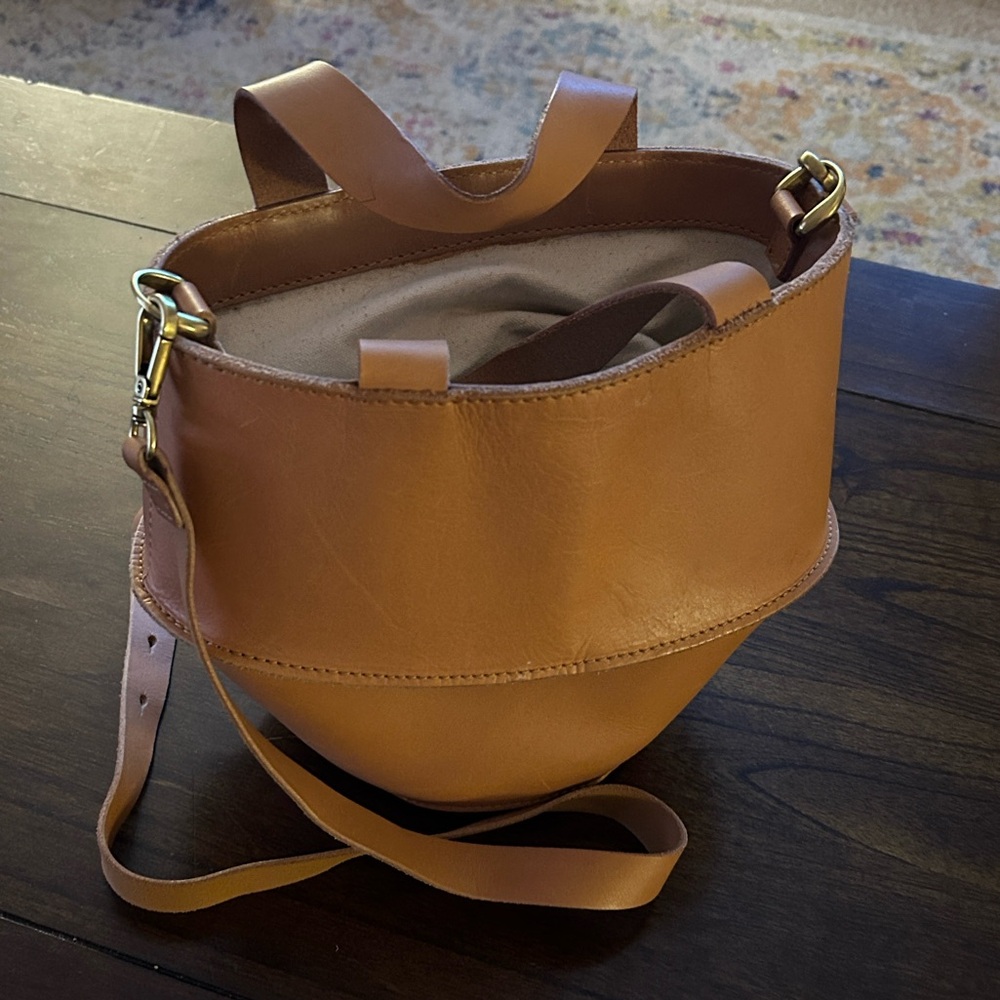 Madewell Two-Tone Leather Bucket Bag - Picture 5 of 5